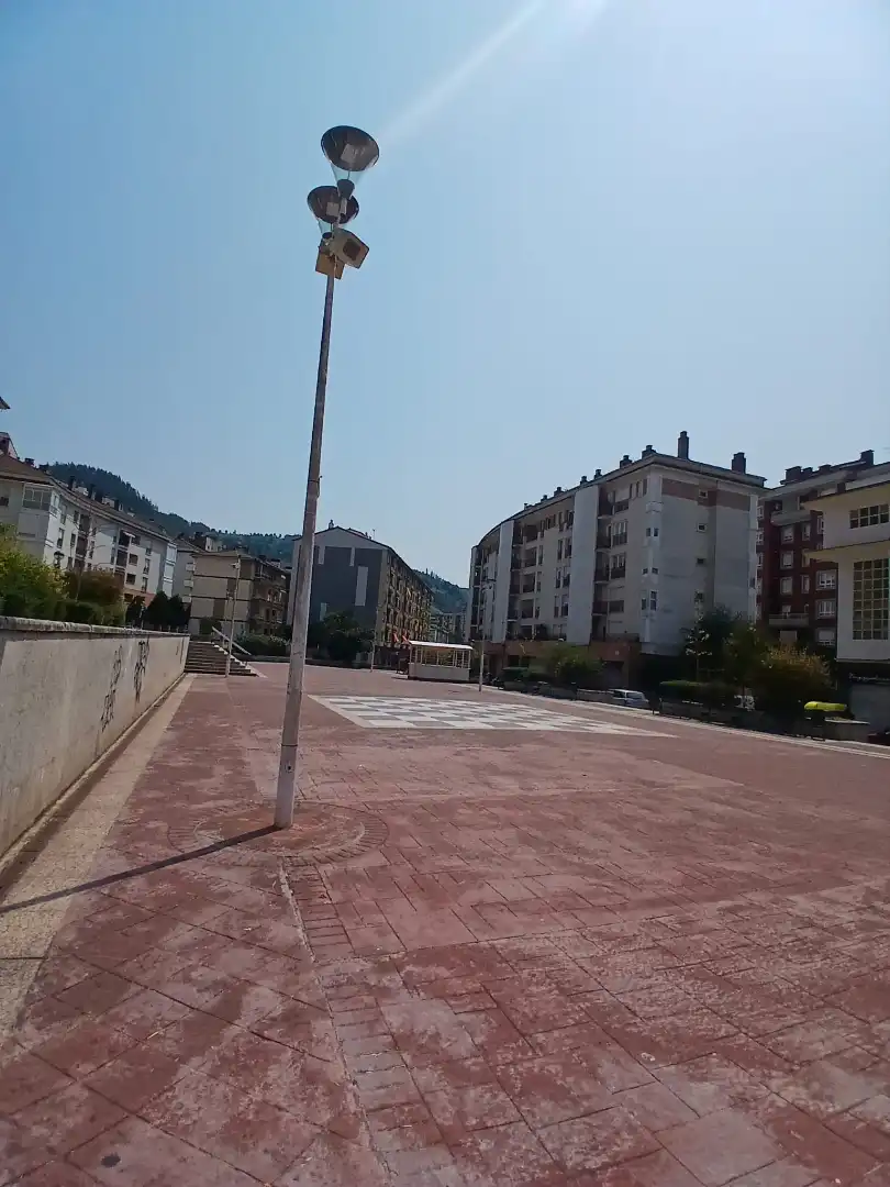 Aparcament de Pis en venda en Ermua amb Calefacció, Parquet i Forn