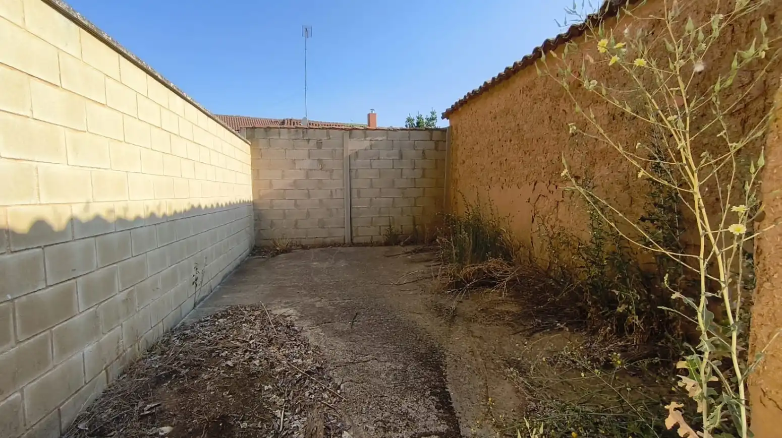 Aparcament de Casa o xalet en venda en Santa María del Monte de Cea amb Calefacció, Jardí privat i Moblat