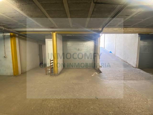 Garaje en Venta en Calle Ateneu Pi I Margall en La Bisbal d'Empordà
