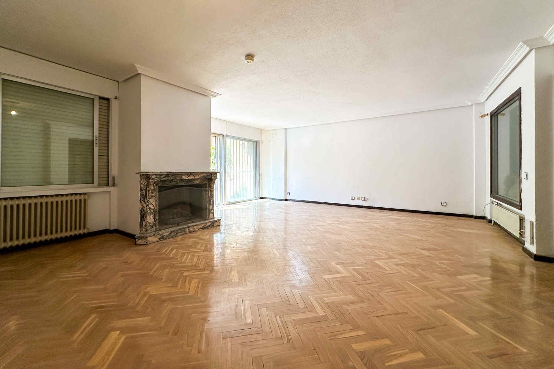 Sala d'estar de Casa o xalet en venda en  Madrid Capital amb Aire condicionat, Calefacció i Jardí privat