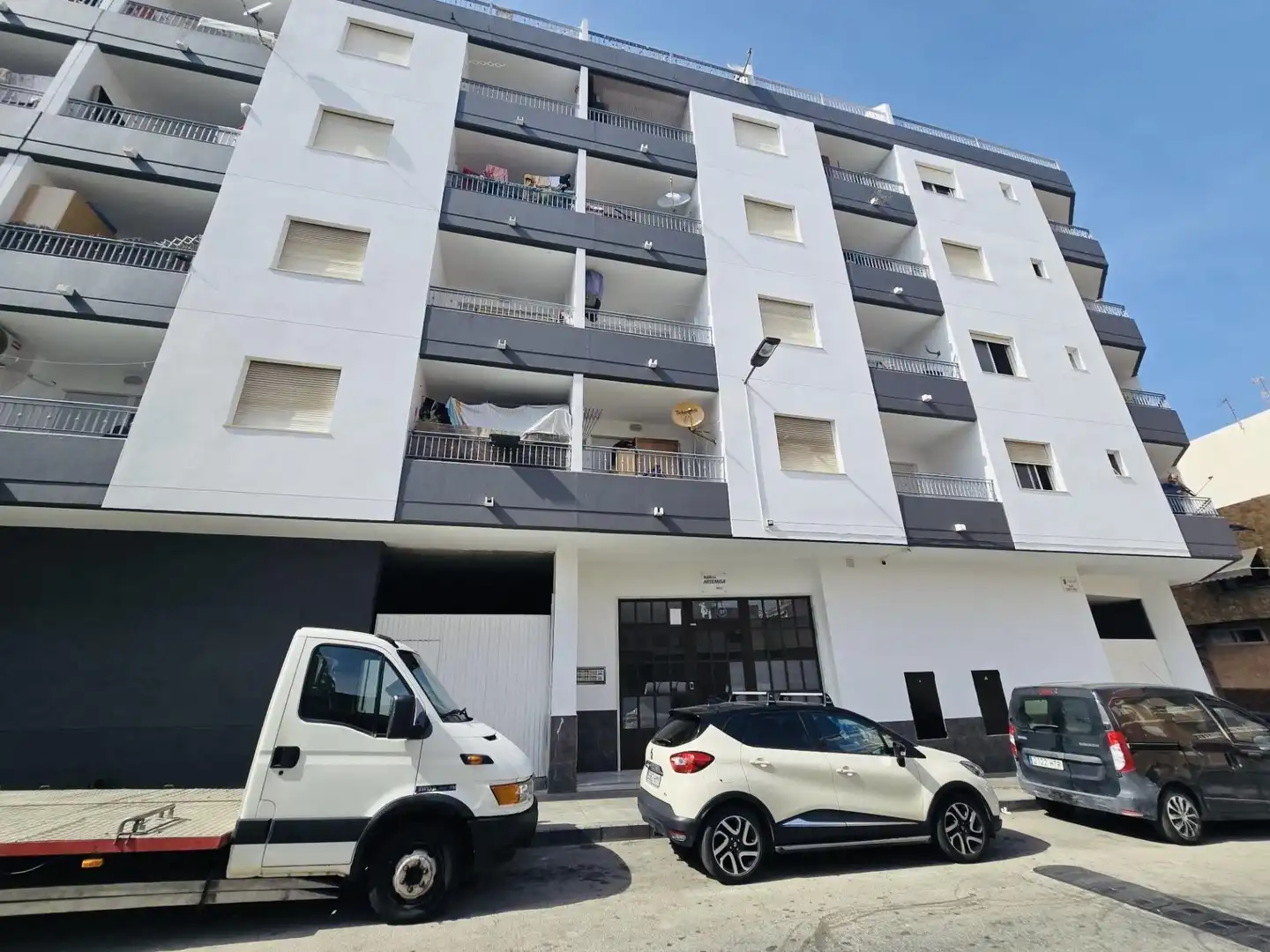 Außenansicht von Wohnung zum Verkauf in Torrevieja mit Klimaanlage, Heizung und Privatgarten
