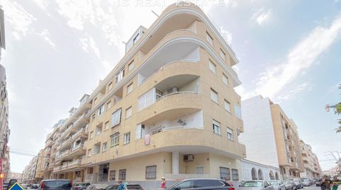 Apartamento con terraza en venta en la provincia de Alicante, Torrevieja, Playa de los Locos. 1 habitación | 48 m² | 450 metros de