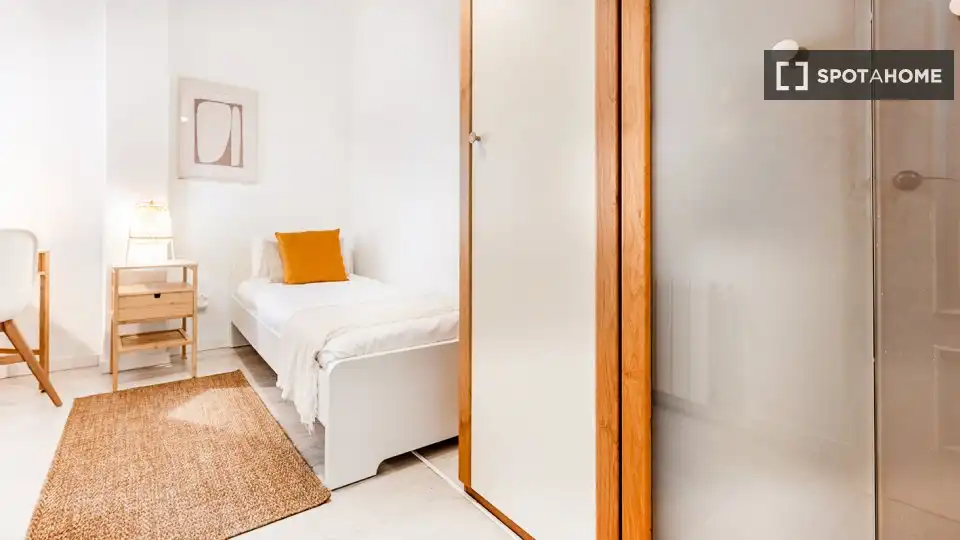 Bedroom of Flat for share in Sant Andreu