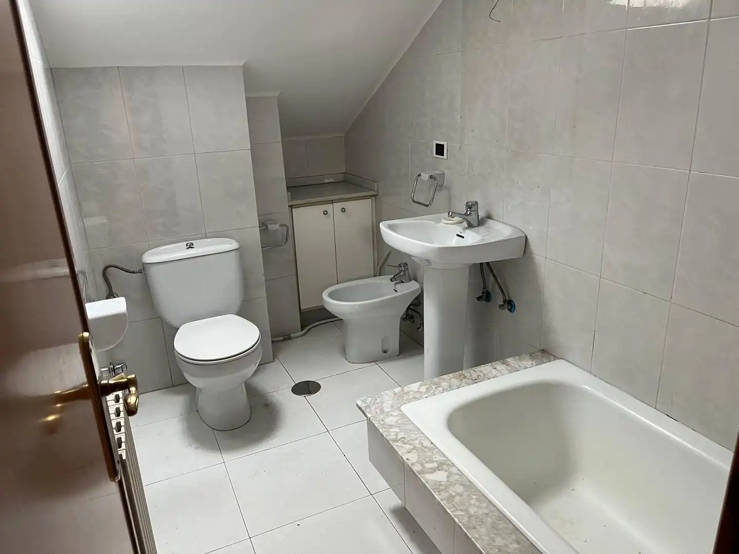 Bathroom of Houses for sale in Vigo   with Private garden, Terrace and Swimming Pool