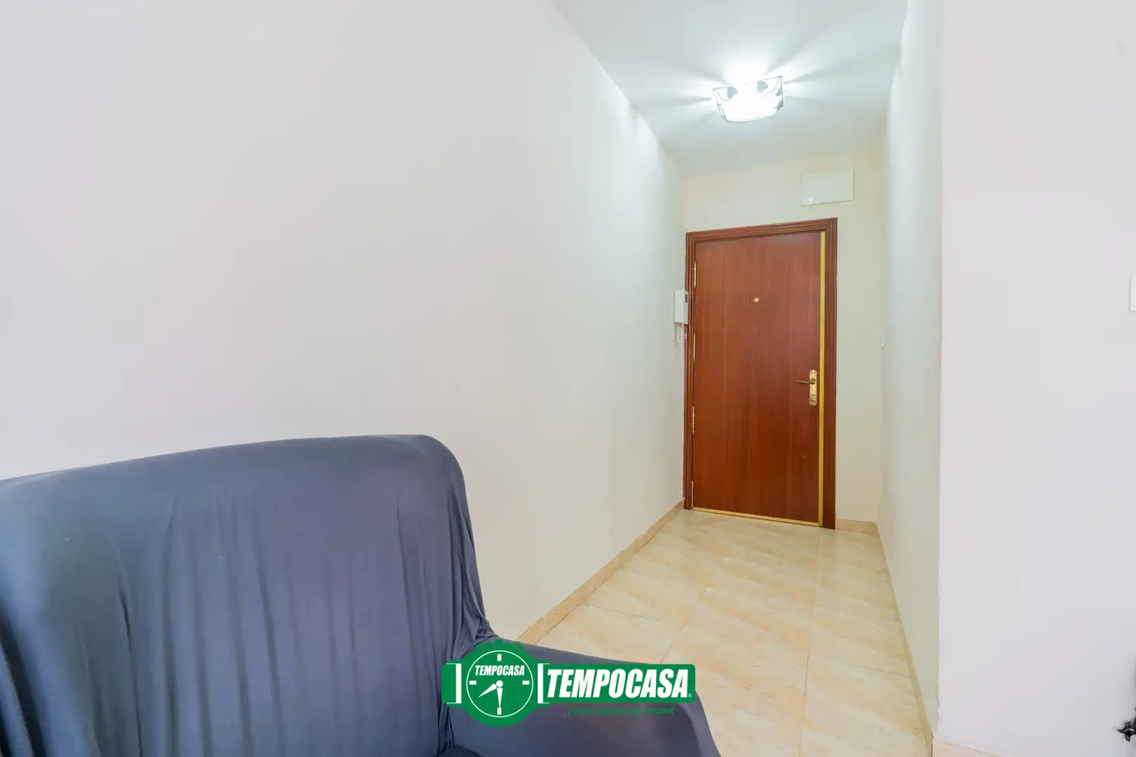 Flat for sale in Valencia  with Air Conditioner