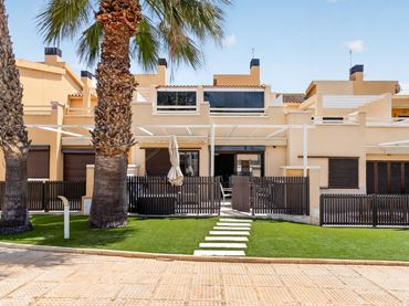 Maison mitoyenne avec piscine à vendre à Orihuela Costa