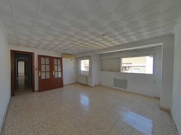 Pis amb balcó en venda a COLON