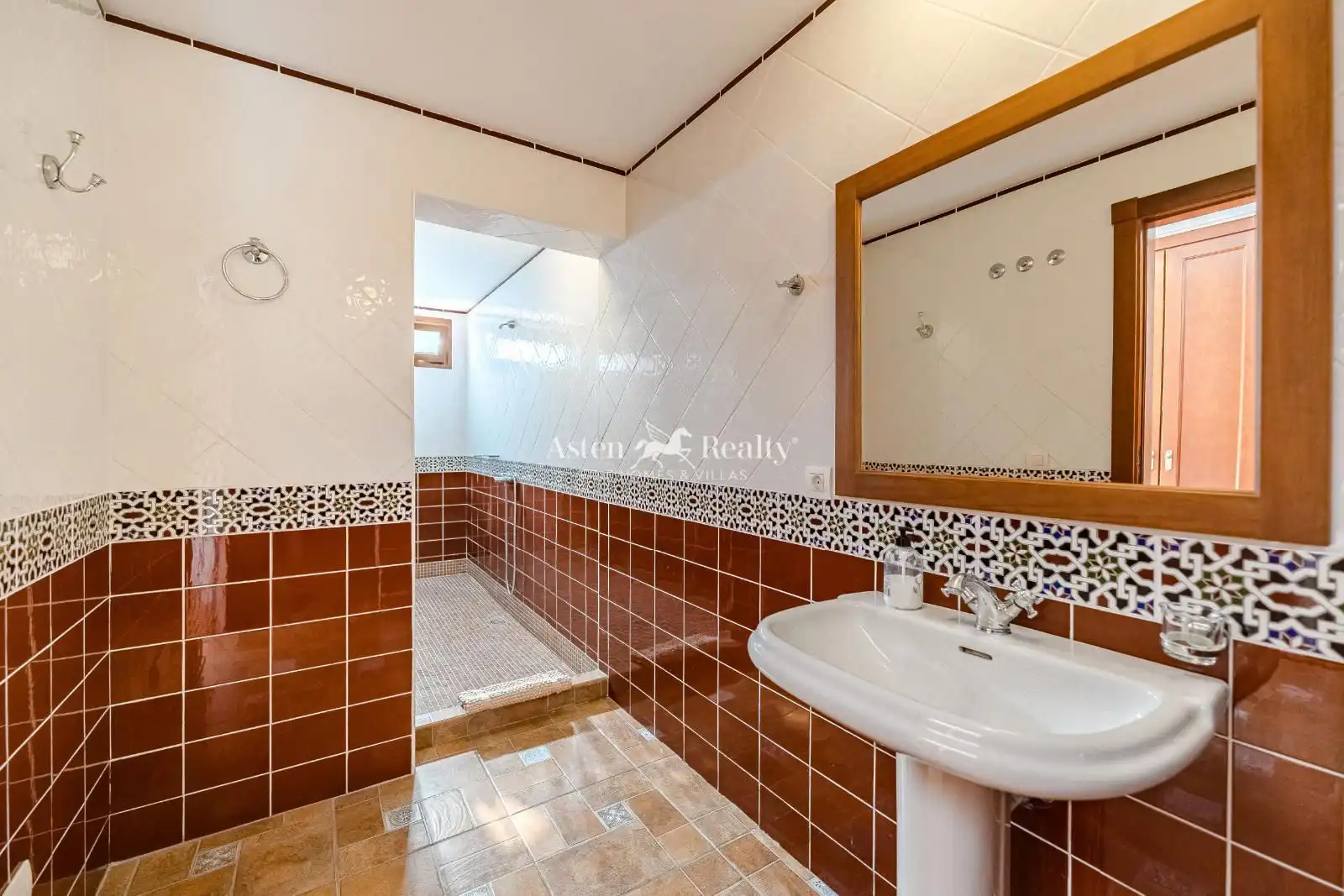 Bathroom of Houses for sale in Adeje  with Air Conditioner, Terrace and Swimming Pool