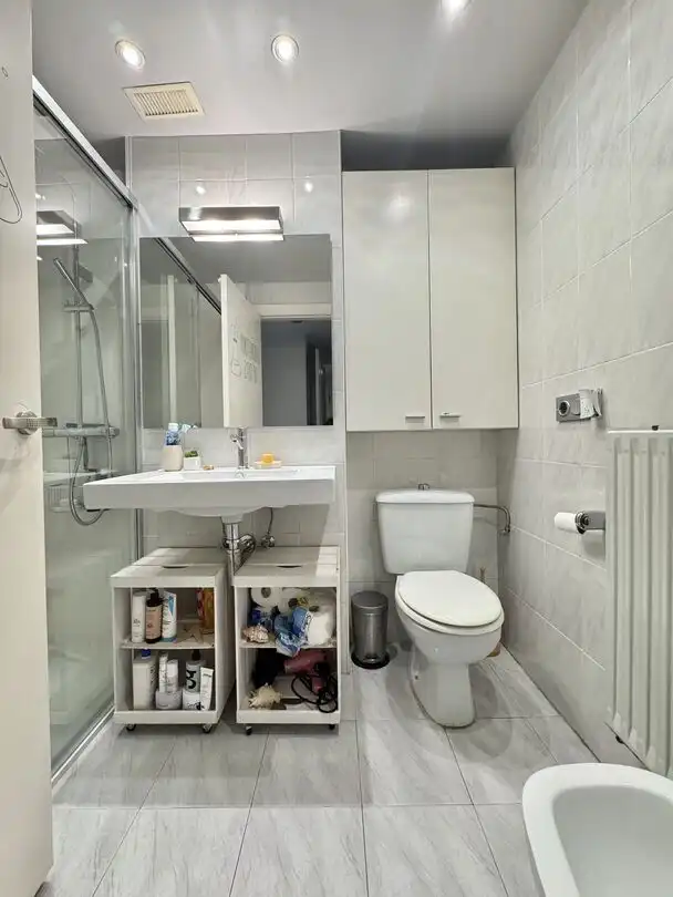Baño de Piso en venta en Donostia - San Sebastián  con Calefacción y Balcón