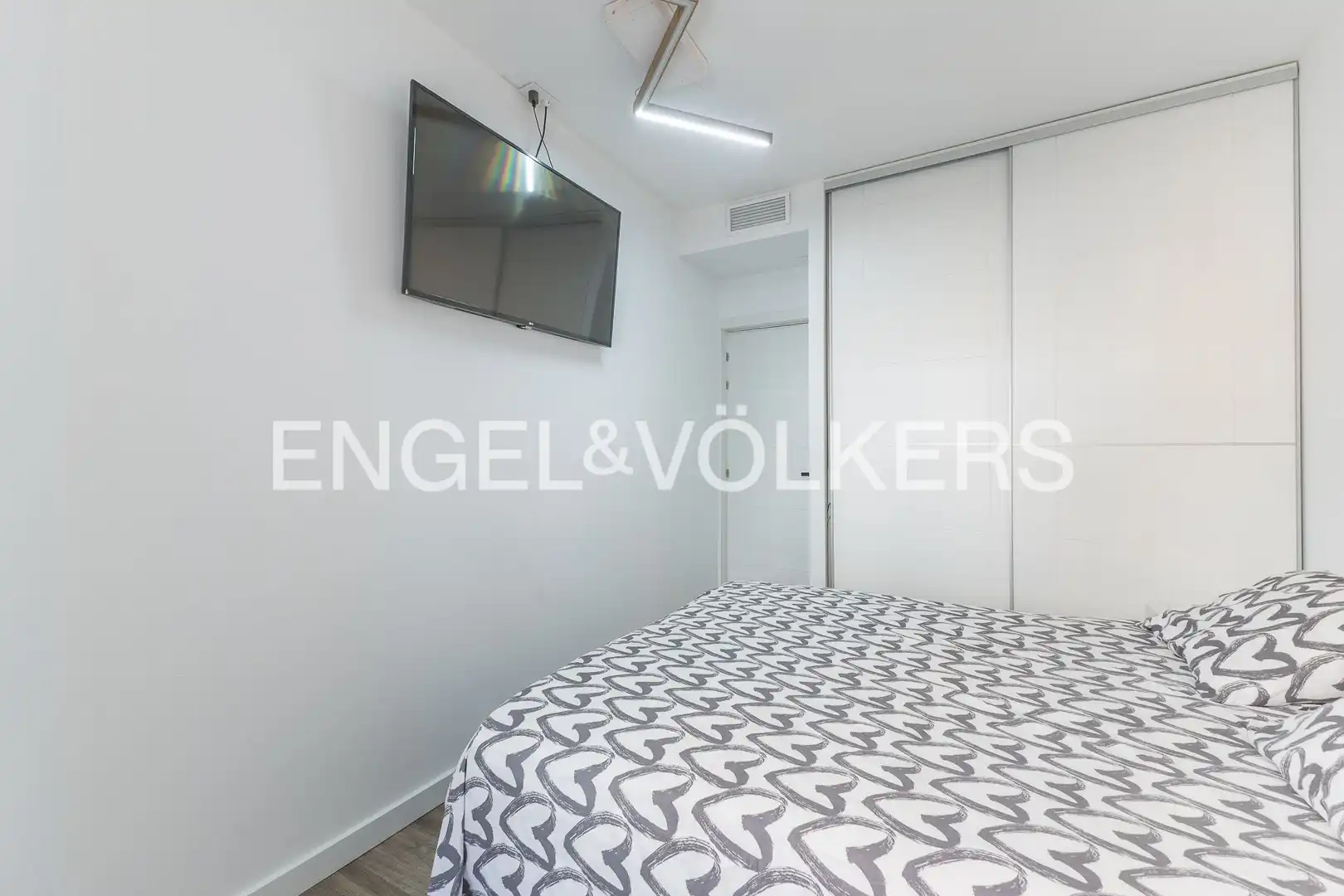 Dormitori de Apartament en venda en Sant Joan Despí amb Aire condicionat, Calefacció i Moblat