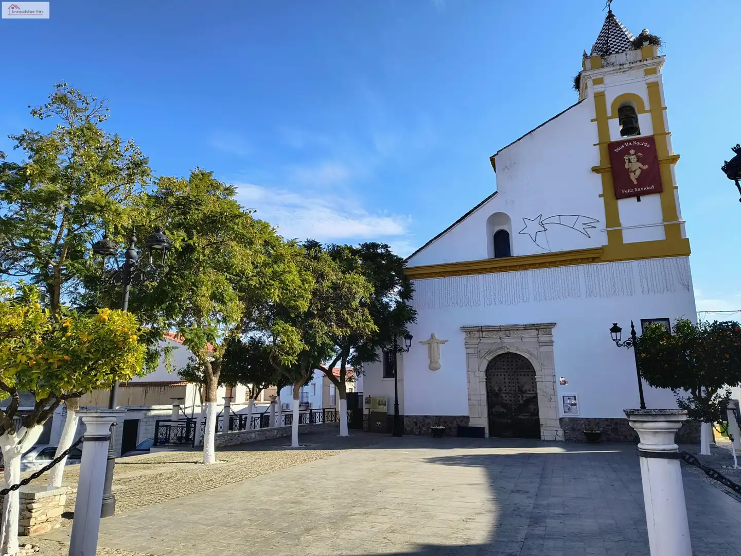 Vista exterior de Casa adosada en venta en Almadén de la Plata con Aire acondicionado, Calefacción y Terraza