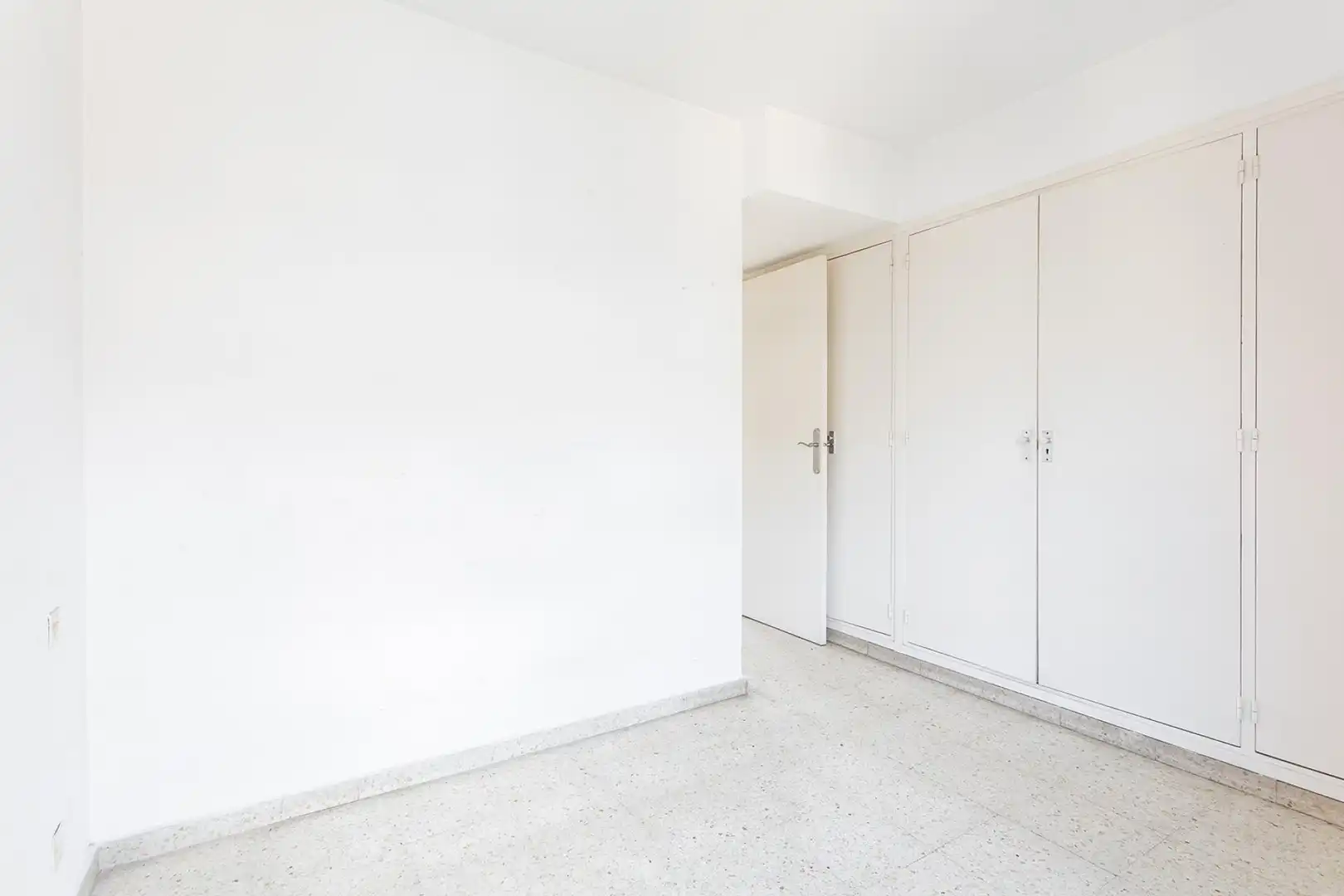 Piso en venta en Barcelona con Calefacción y Balcón
