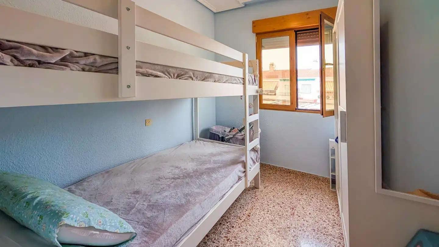 Habitación de Casa adosada en venta en Santa Pola con Aire acondicionado, Terraza y Amueblado