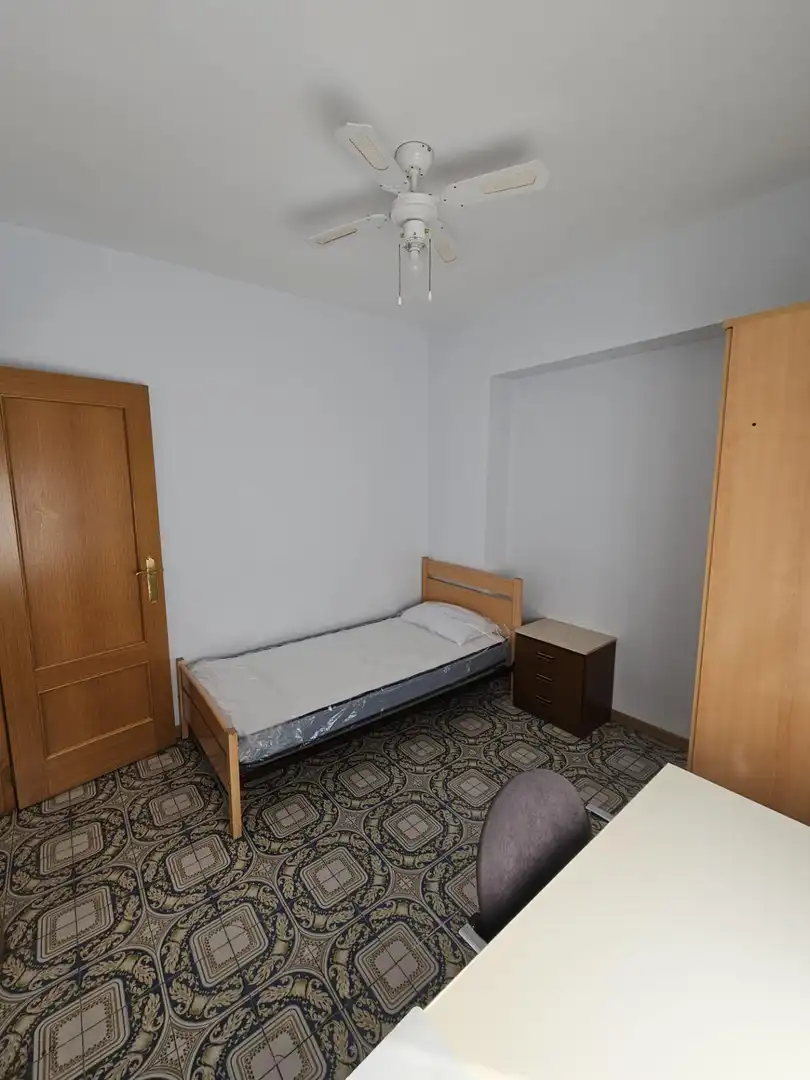 Habitación de Piso de alquiler en Valencia con Aire acondicionado, Calefacción y Amueblado