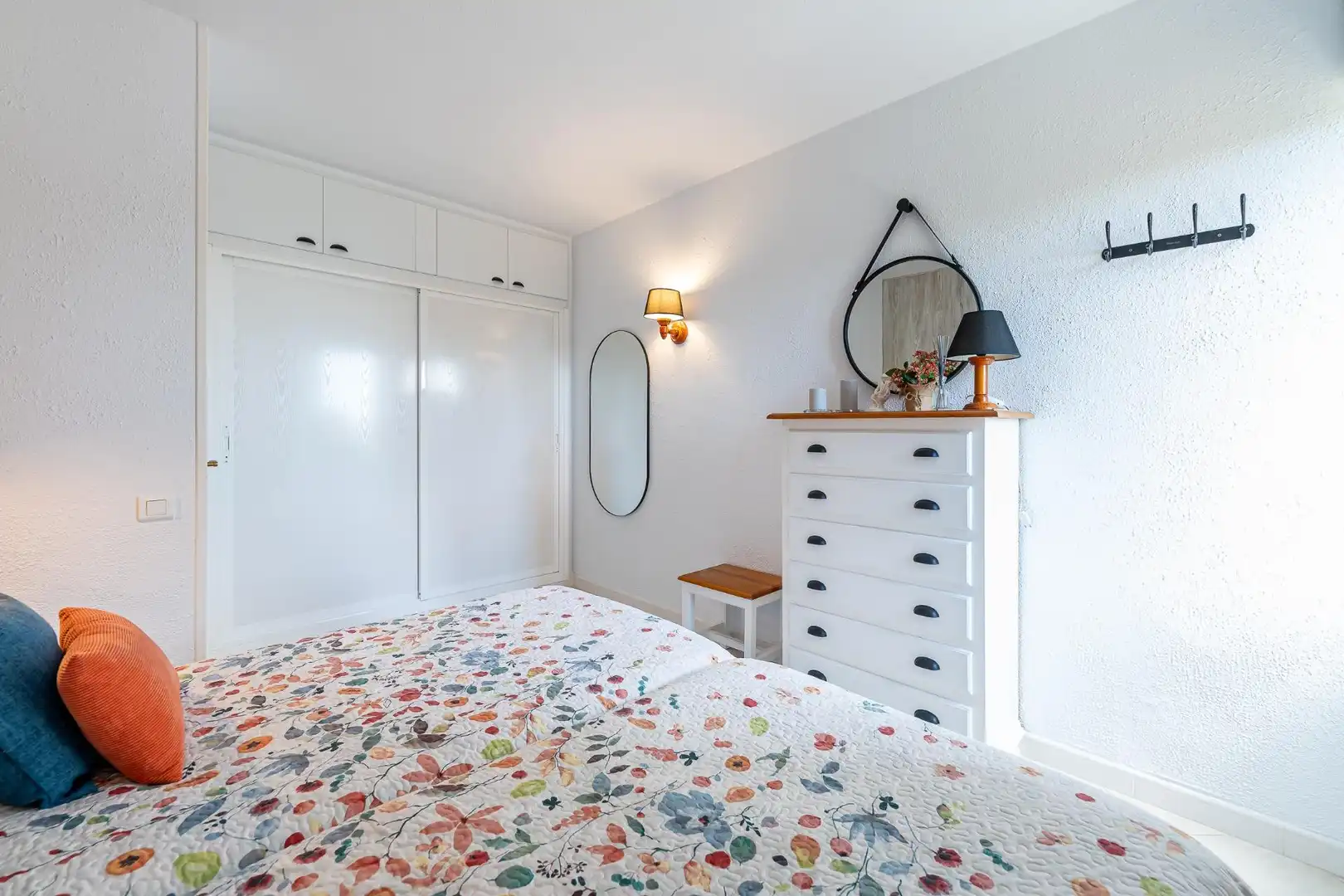 Schlafzimmer von Wohnungen zur Miete in Benalmádena mit Klimaanlage, Heizung und Privatgarten