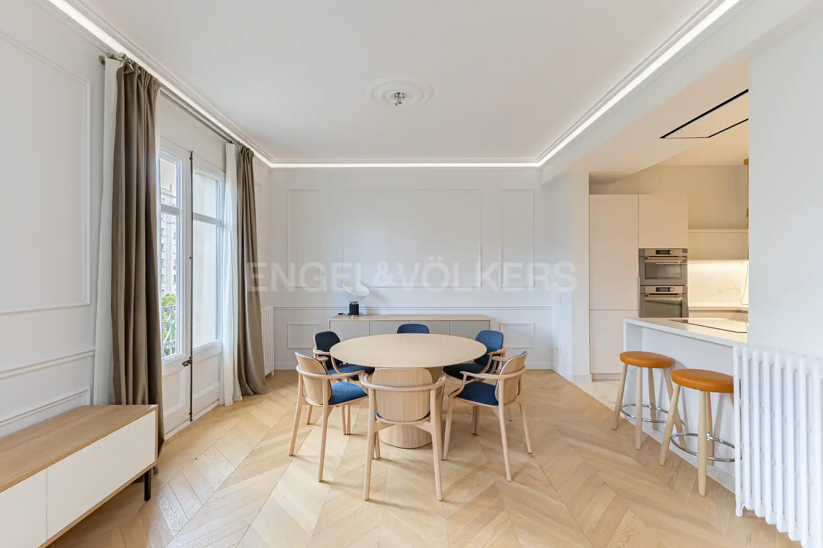 Dining room of Flat for rent in Barcelona  with Air Conditioner, Heating and Parquet flooring