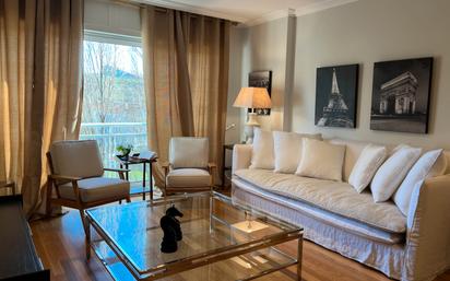 Living room of Duplex to rent in Santiago de Compostela   with Heating, Parquet flooring and Terrace