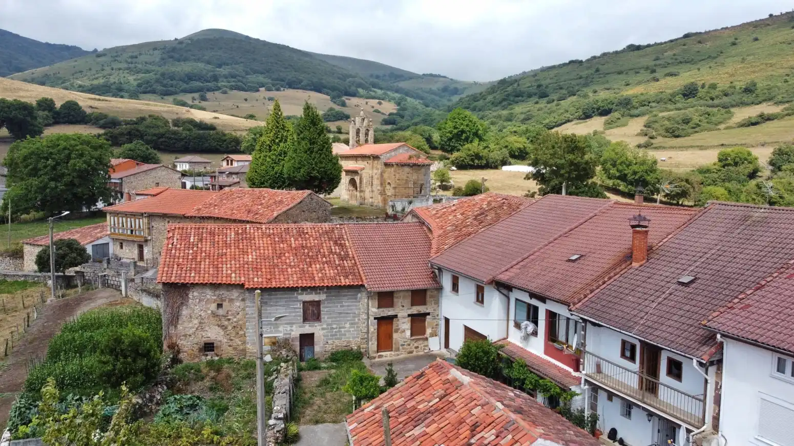 Vista exterior de Casa o xalet en venda en Santiurde de Reinosa amb Calefacció i Terrassa