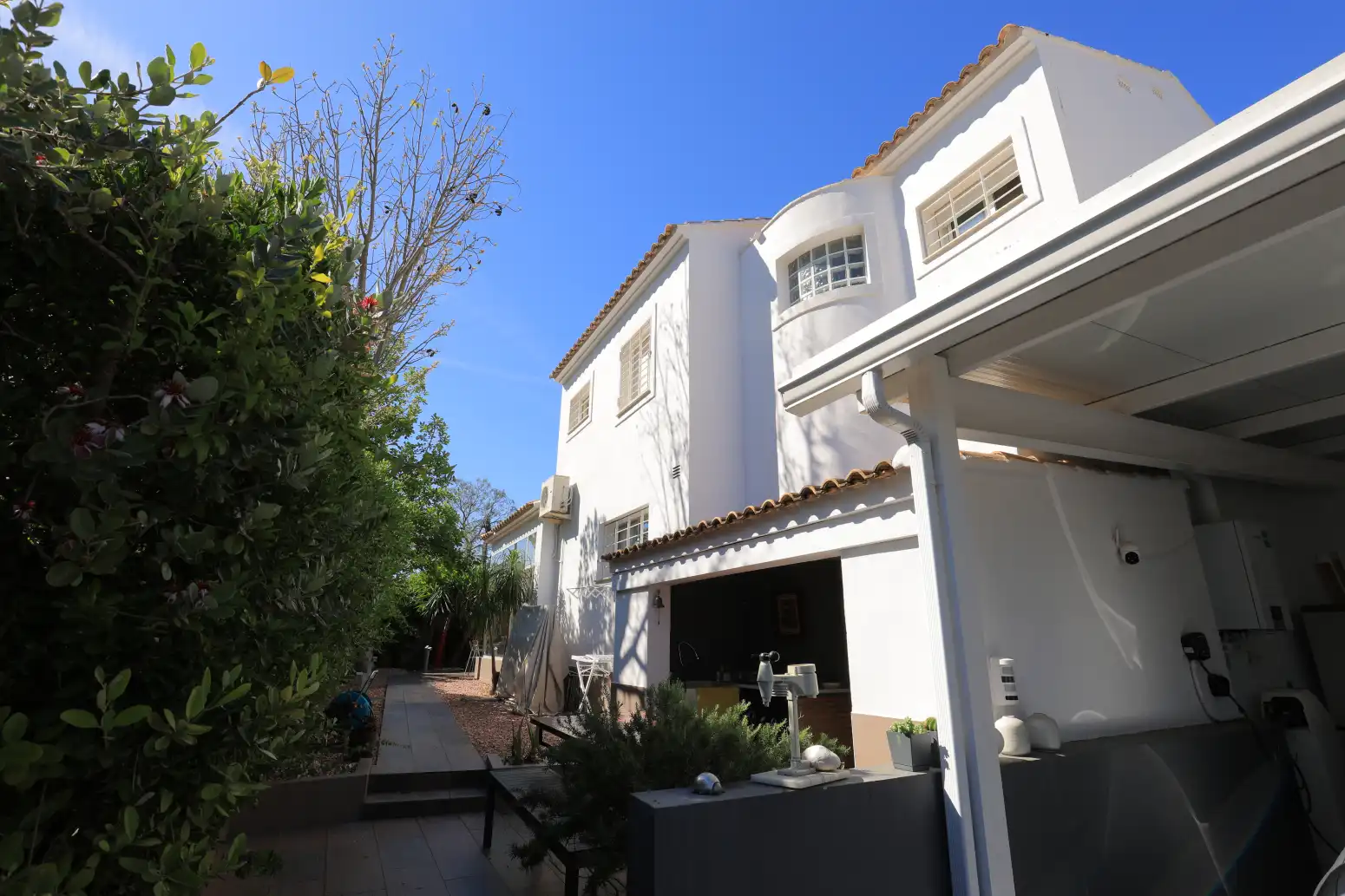 Vista exterior de Casa o xalet en venda en L'Eliana amb Aire condicionat, Jardí privat i Traster