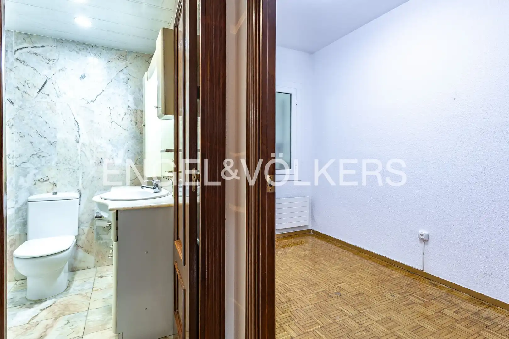 Wohnung zum Verkauf in Barcelona mit Klimaanlage, Heizung und Parkett