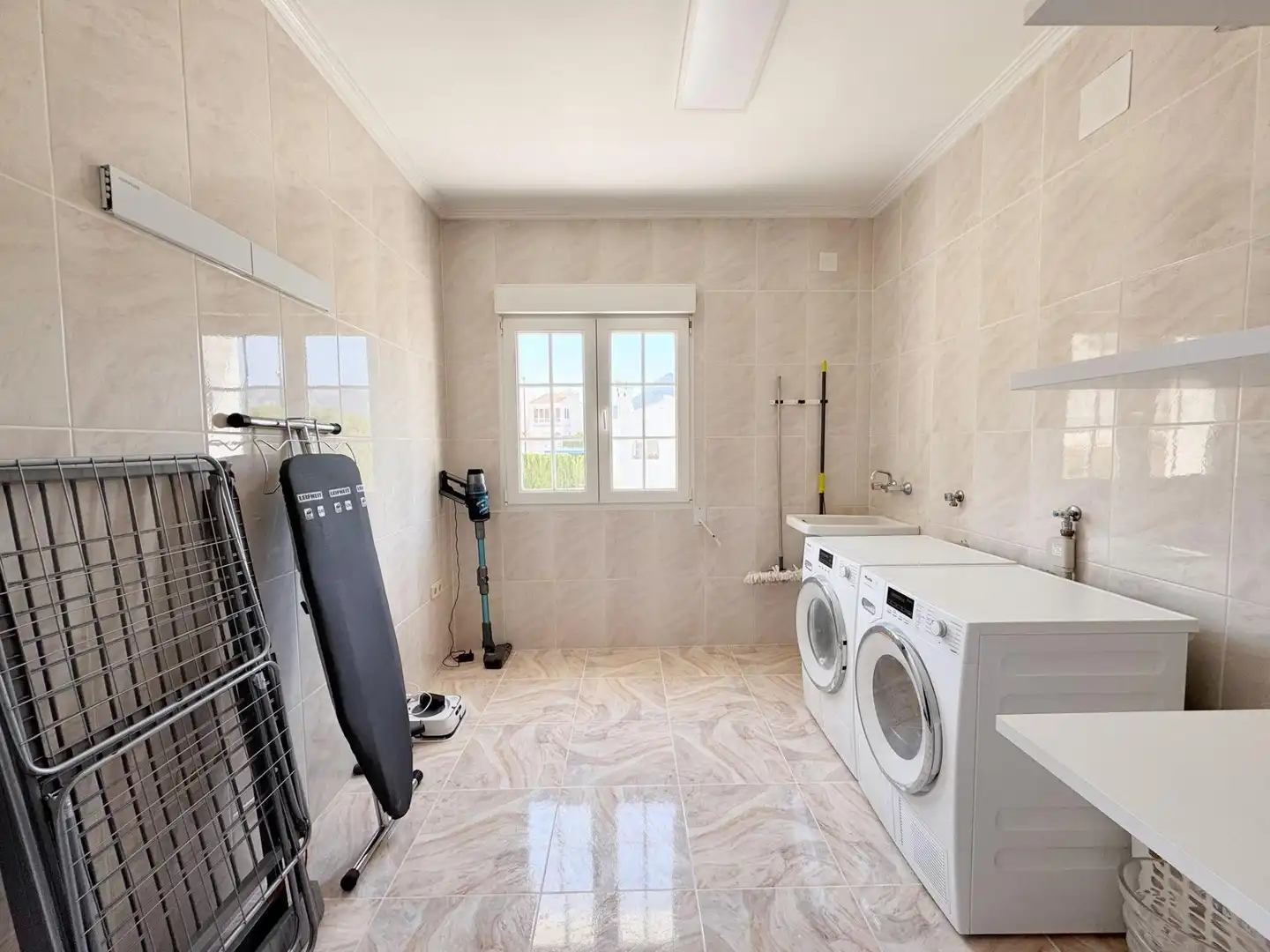Casa o chalet de alquiler en La Nucia con Aire acondicionado, Jardín privado y Piscina