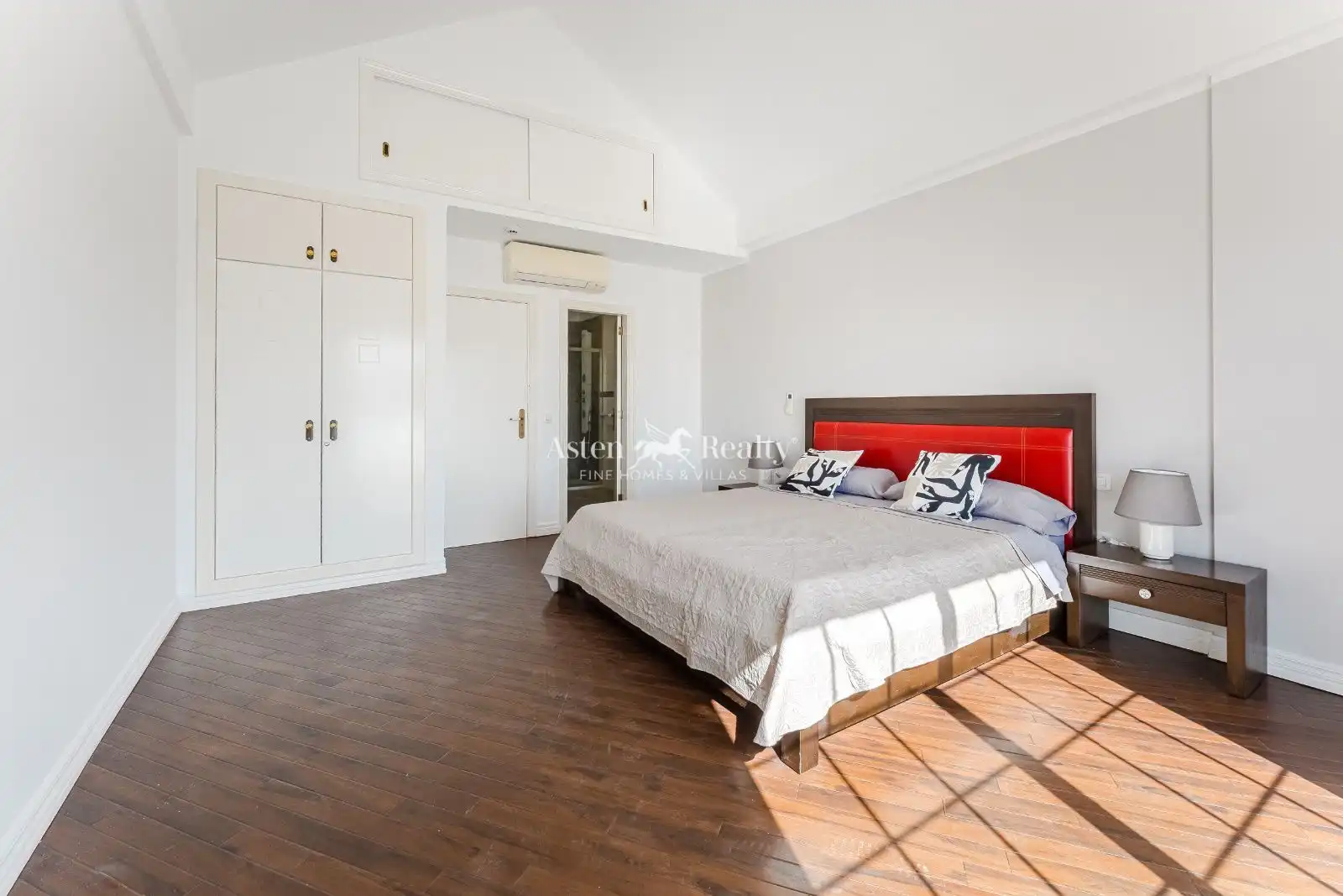 Schlafzimmer von Dachboden zum Verkauf in Adeje mit Klimaanlage, Terrasse und Schwimmbad