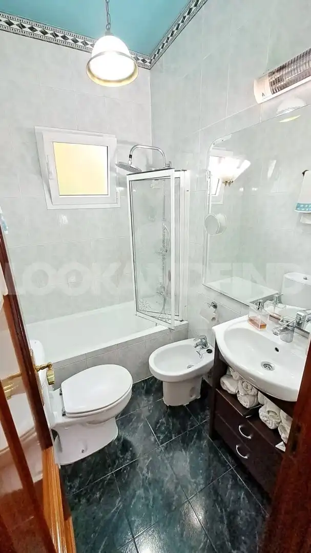 Bany de Casa o xalet en venda en Bilbao  amb Calefacció, Jardí privat i Terrassa