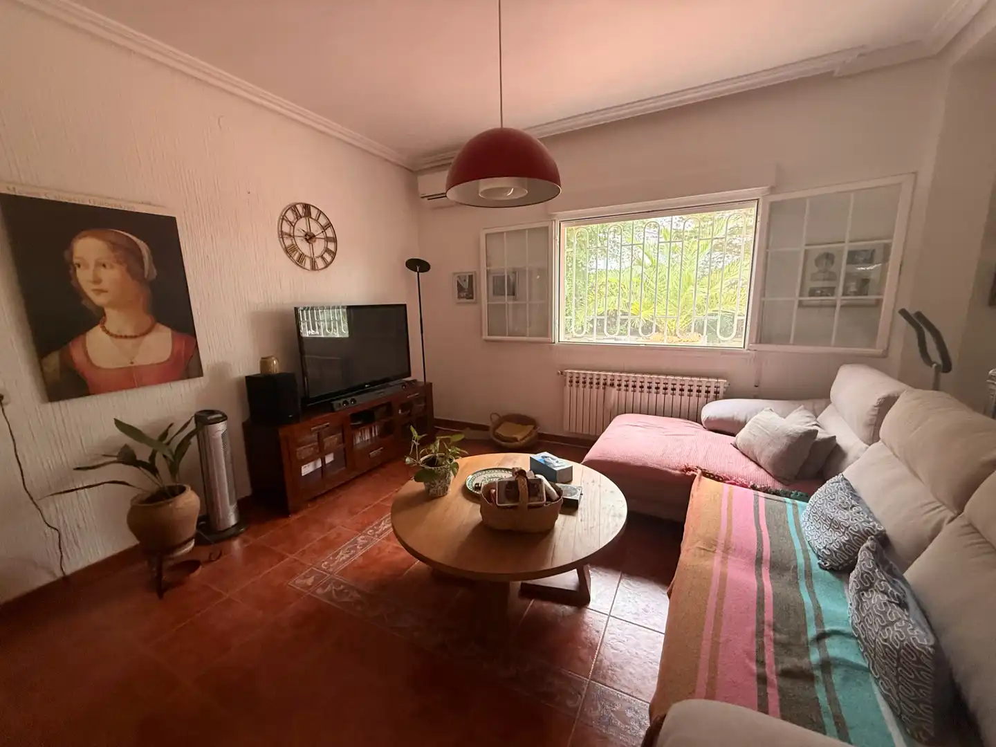 Sala de estar de Casa o chalet en venta en Poblete con Aire acondicionado, Jardín privado y Piscina
