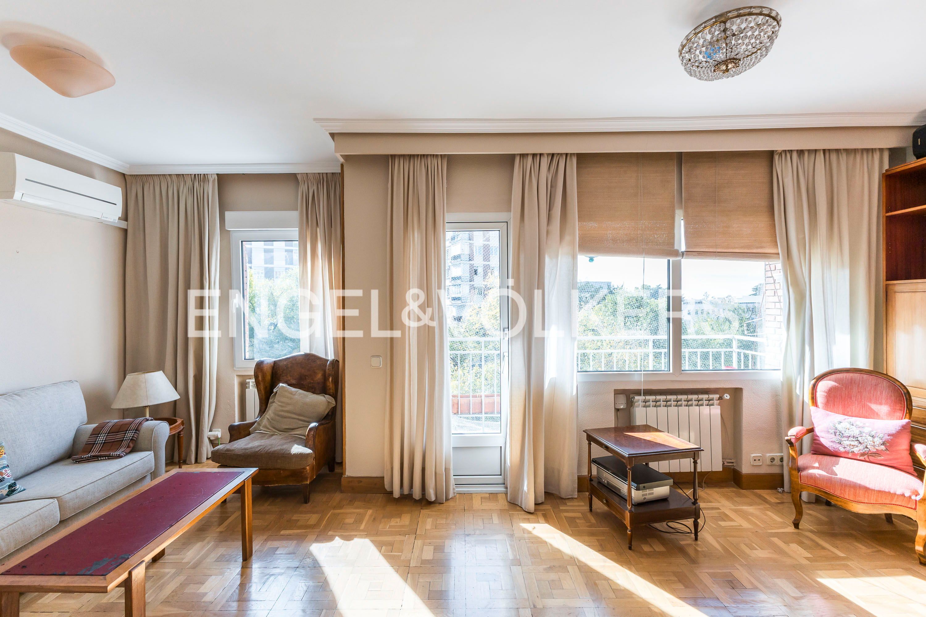 Exterior view of Apartment for sale in  Madrid Capital  with Air Conditioner, Heating and Parquet flooring