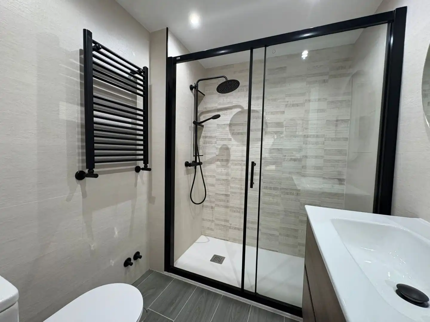 Baño de Piso de alquiler en Madrid con Aire acondicionado