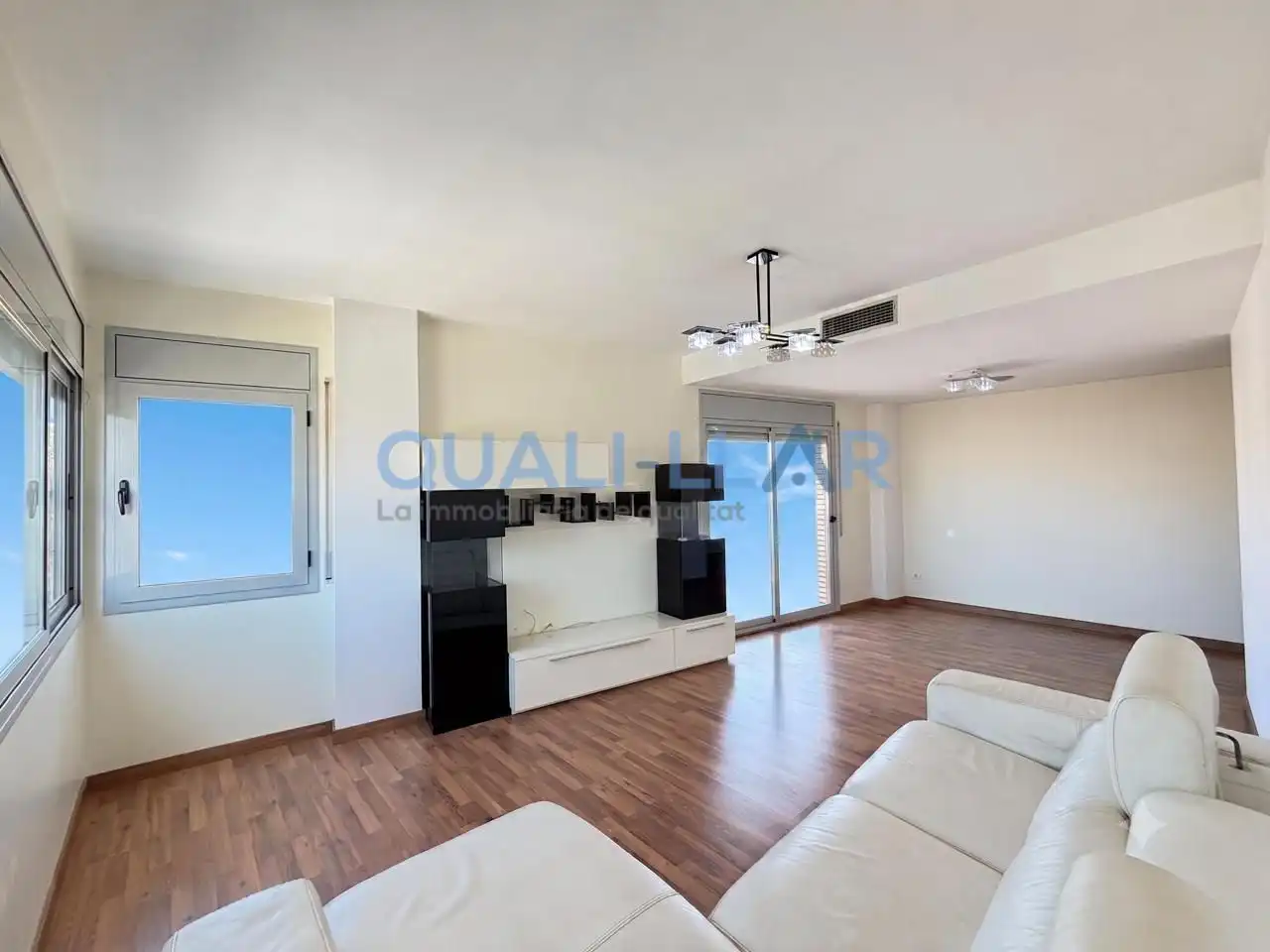 Sala d'estar de Pis en venda en Sant Feliu de Llobregat amb Aire condicionat, Parquet i Traster