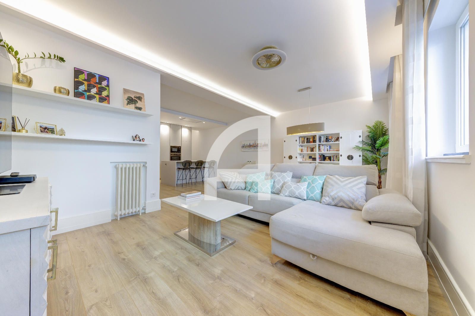 Living room of Flat for sale in  Madrid Capital  with Air Conditioner, Heating and Storage room