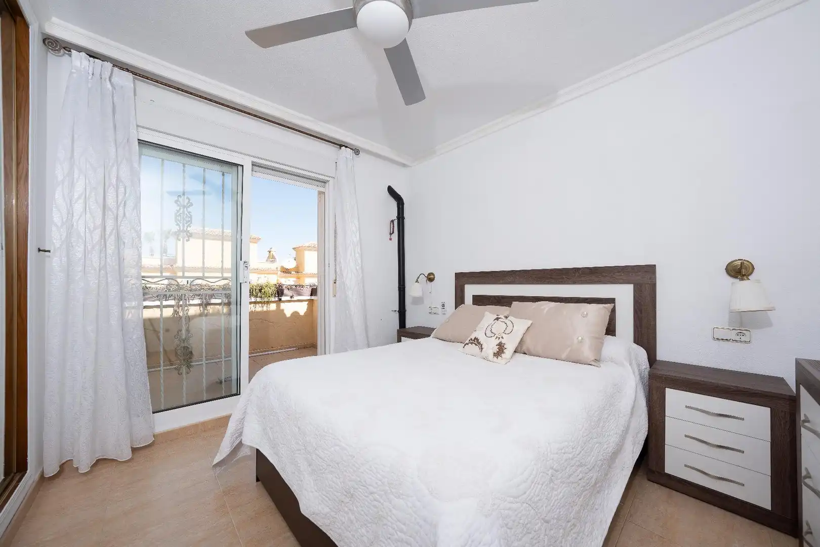 Dormitori de Casa adosada en venda en Torrevieja amb Piscina comunitària