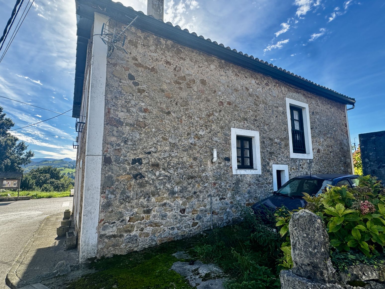 Exterior view of House or chalet for sale in Medio Cudeyo  with Heating