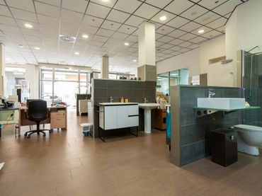 Locale commerciale in vendita a Calle BALLESTEROS, FLORENTINO 28