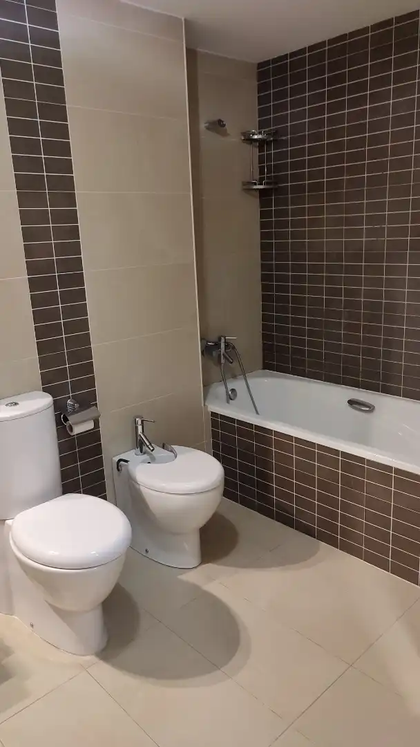 Badezimmer von Wohnung zum Verkauf in Reus mit Klimaanlage, Heizung und Terrasse