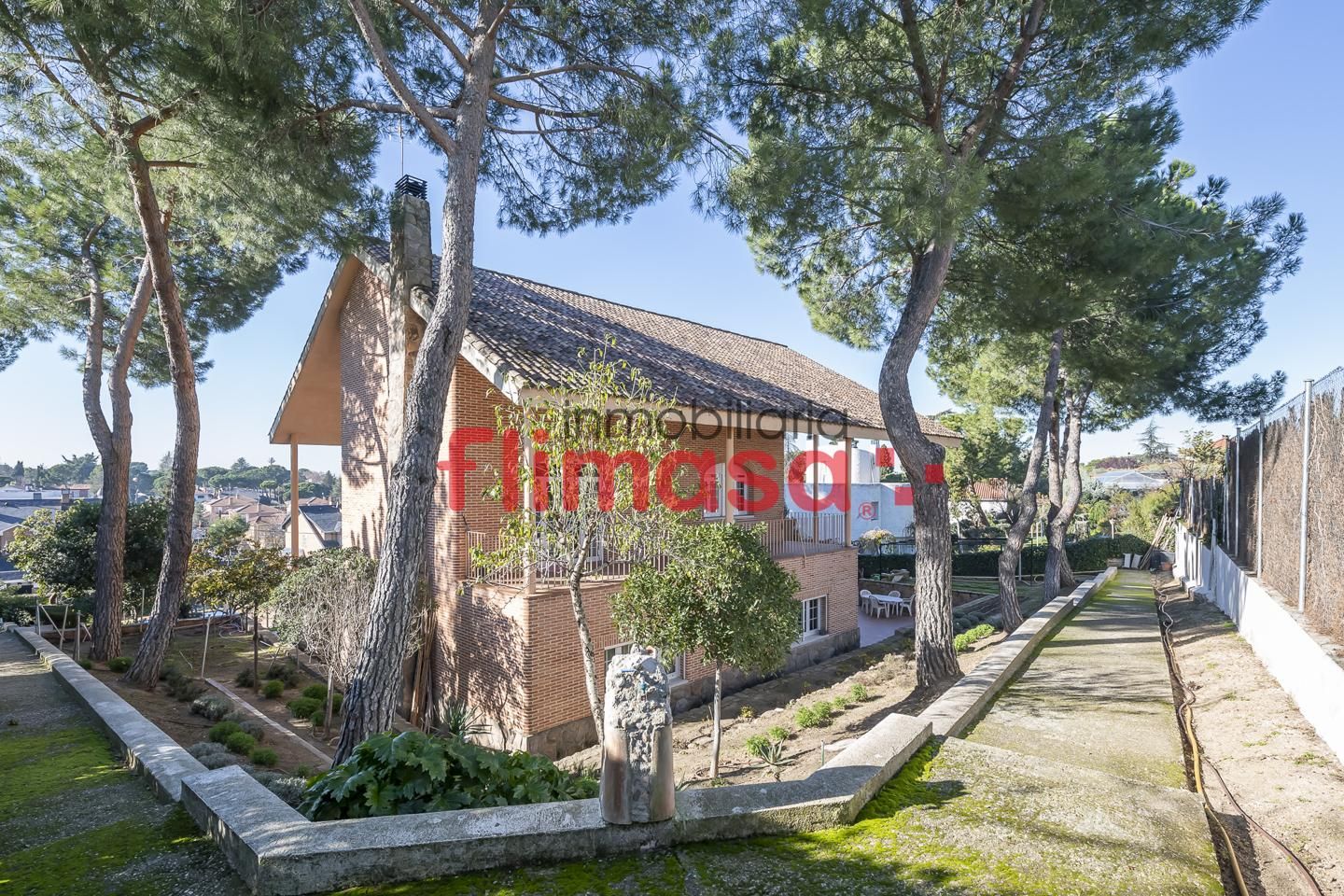 Vista exterior de Casa o xalet en venda en Villaviciosa de Odón amb Aire condicionat, Calefacció i Jardí privat