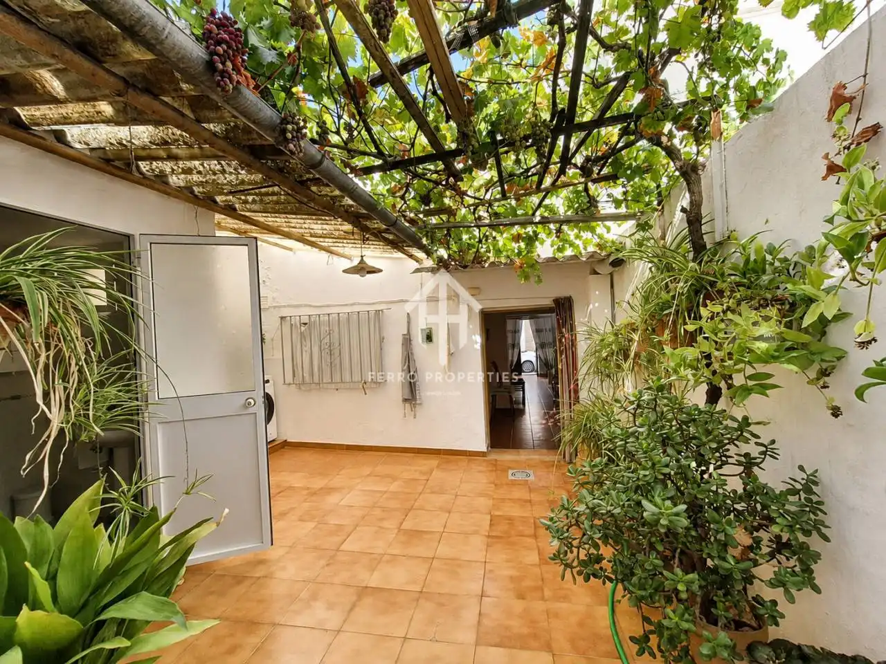 Vista exterior de Casa o xalet en venda en Priego de Córdoba amb Jardí privat, Terrassa i Moblat