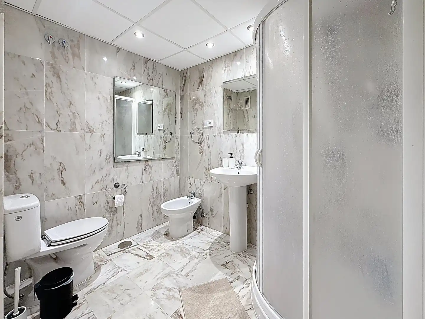 Baño de Apartamento en venta en Mijas con Aire acondicionado, Calefacción y Jardín privado