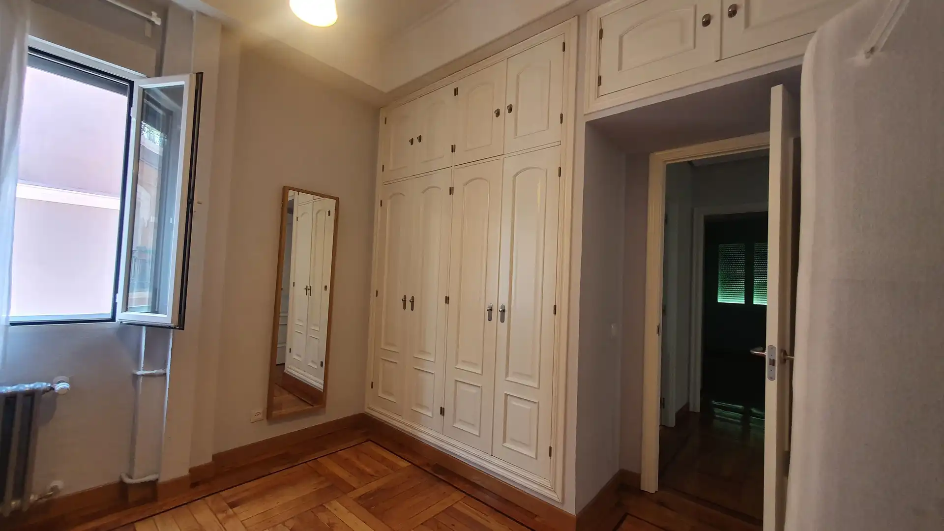Flat for rent in Calle de San Bernardo, Universidad - Malasaña