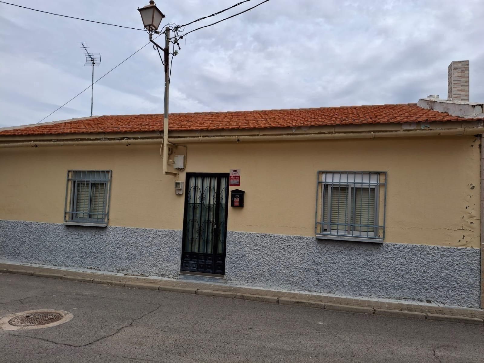 Vista exterior de Casa adosada en venda en Torres de la Alameda amb Calefacció