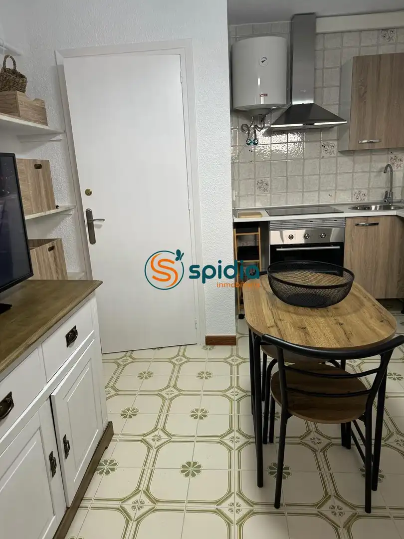 Cuina de Apartament de lloguer en Águilas amb Aire condicionat i Moblat