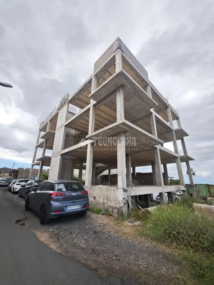 Vista exterior de Edifici en venda en Arona