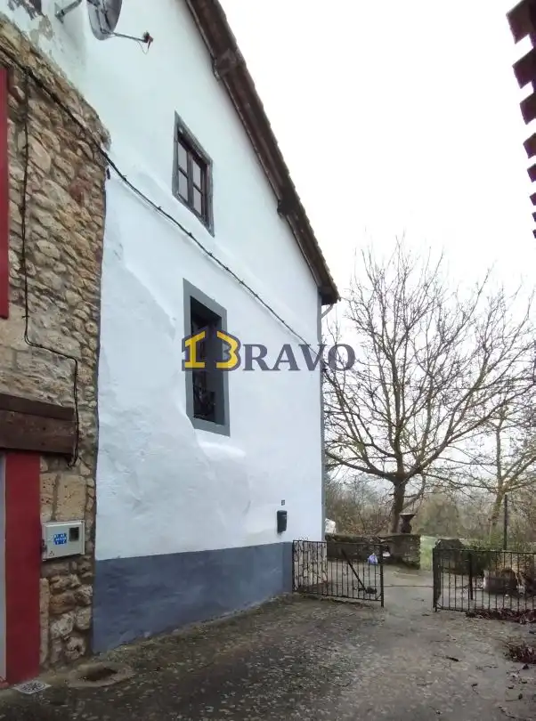 Vista exterior de Casa o xalet en venda en Valle de Losa amb Jardí privat i Terrassa