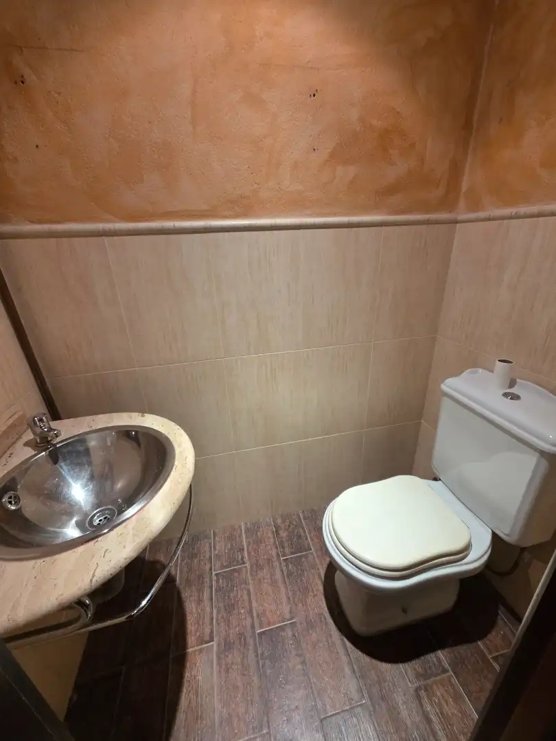 Badezimmer von Geschaftsraum zur Miete in Toledo mit Klimaanlage