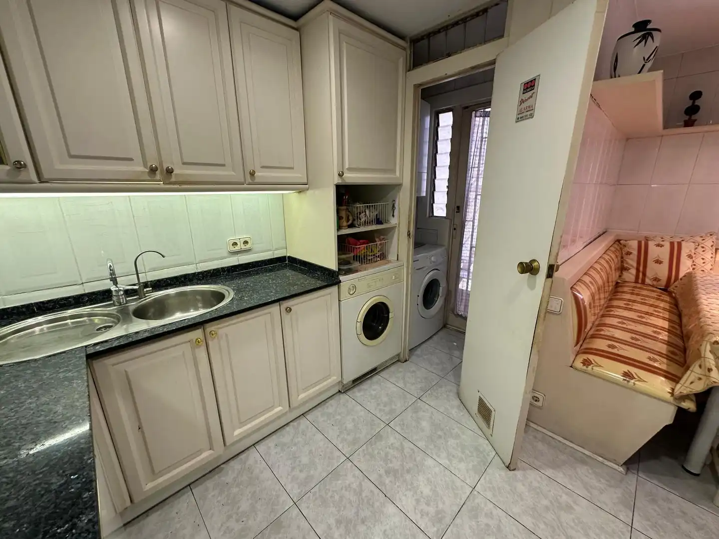 Kitchen of Flat for sale in Barcelona  with Parquet flooring, Furnished and Oven