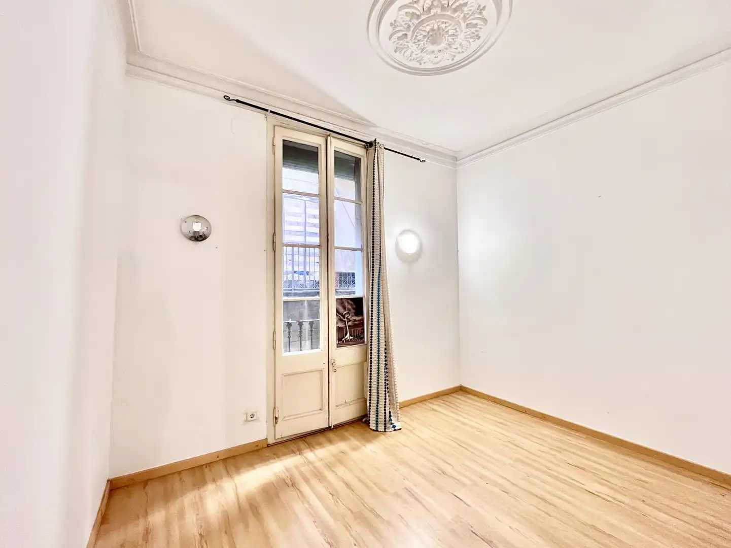 Bedroom of Flat for sale in Barcelona  with Parquet flooring, Oven and Balcony