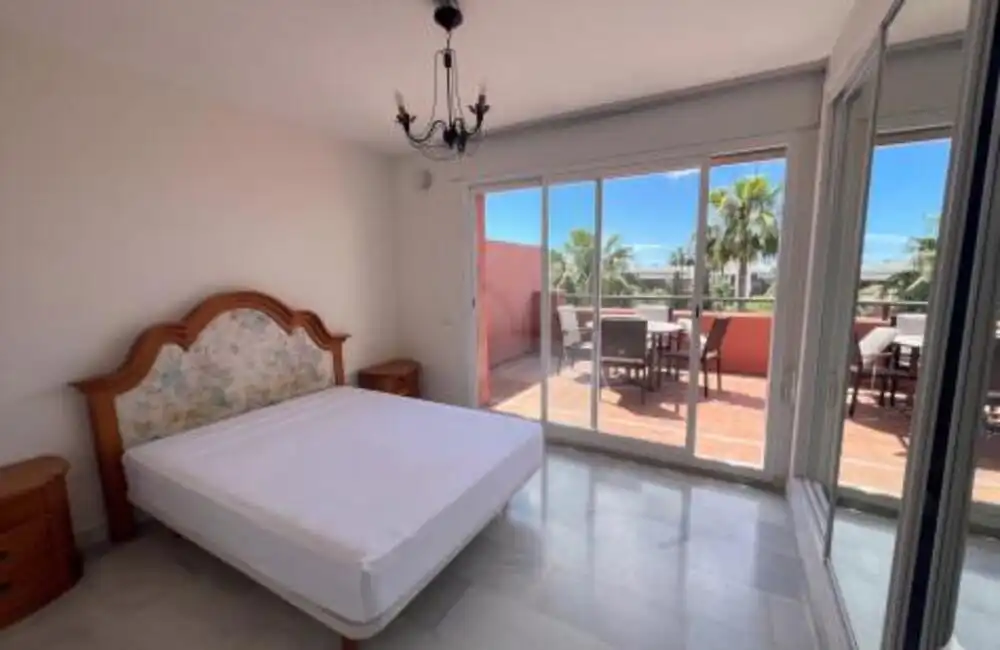 Dormitori de Apartament de lloguer en Marbella amb Aire condicionat, Terrassa i Moblat