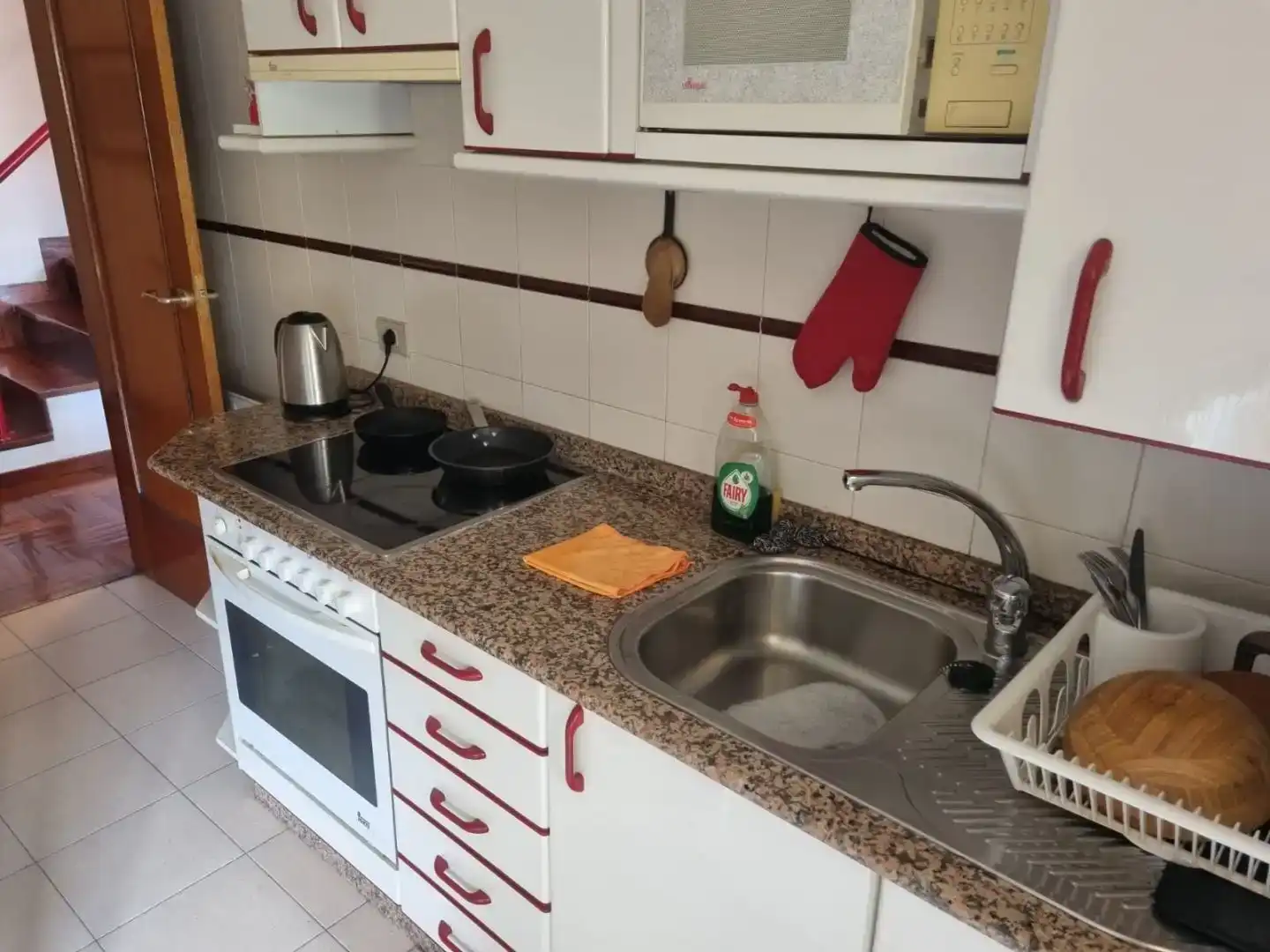 Cuina de Pis en venda en A Coruña Capital  amb Jardí privat, Parquet i Piscina