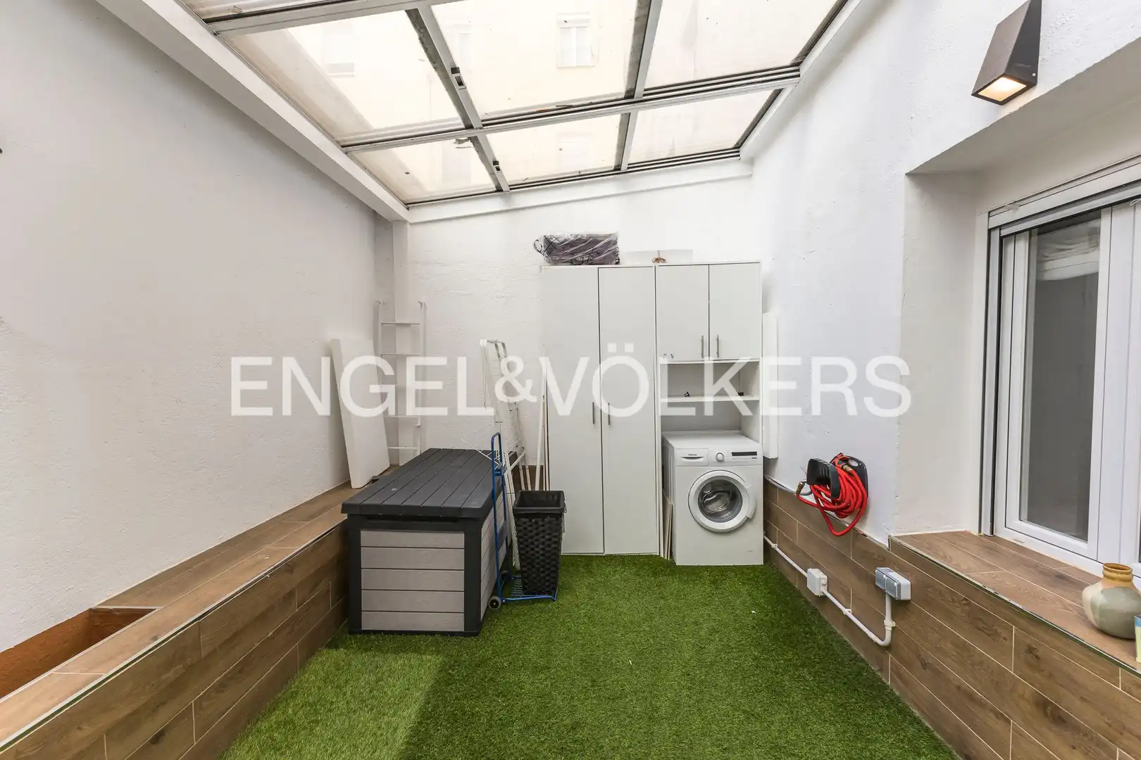 Ground floor for rent in Madrid  with Heating and Furnished